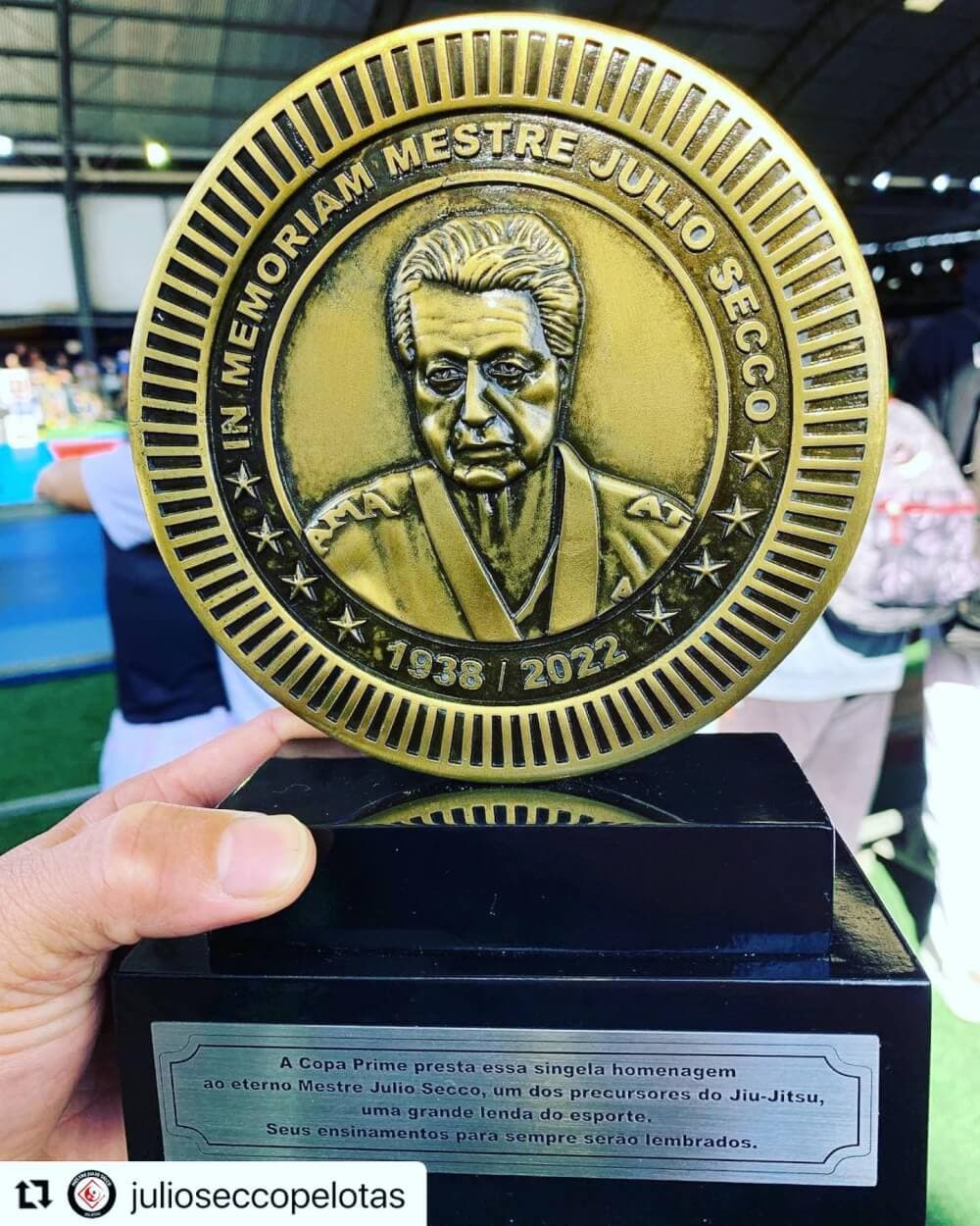 Placa em homenagem ao Grande Mestre Julio Secco